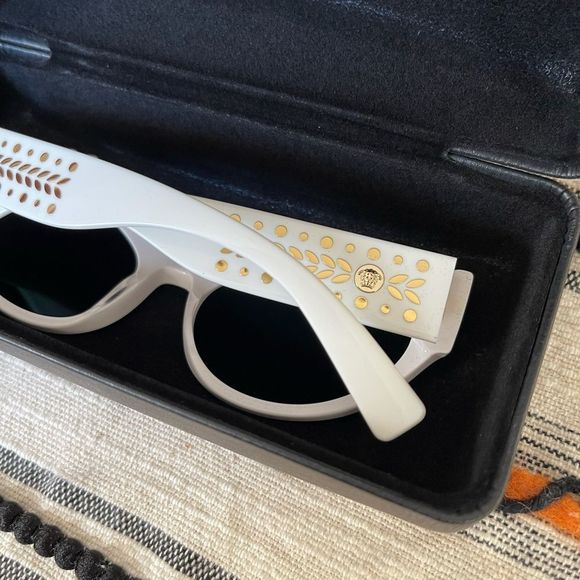 New Versace 👑 sunglasses - Picture 6 of 8